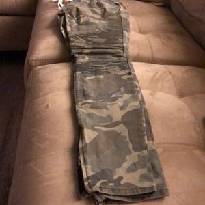 Cammo straight leg pants with pattern & zippers